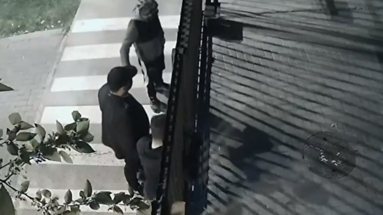 Violento asalto a familia en Ñuñoa: Sujetos amarraron a mujer de 97 años