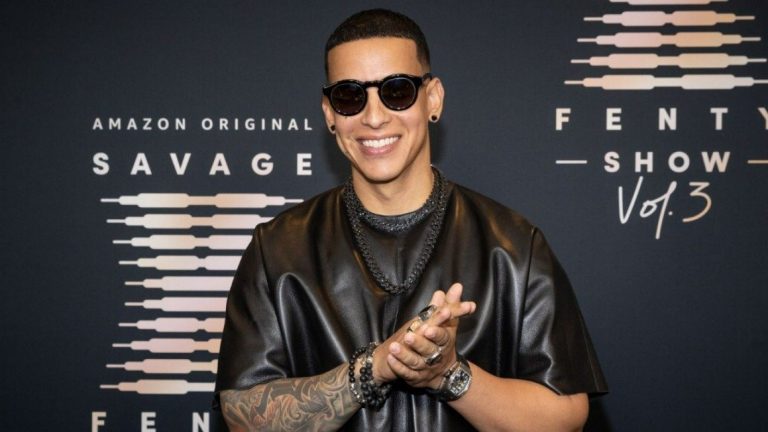 Aterrizó en medio de la polémica: Todo lo que debes saber sobre la llegada del Daddy Yankee a Chile
