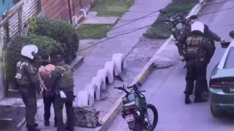 Violenta riña callejera entre sujetos que peleaban con cuchillos en plena vía pública en San Pedro de La Paz