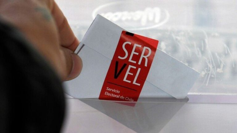 Chilevisión se impone en sintonía durante la cobertura matinal del plebiscito 2022