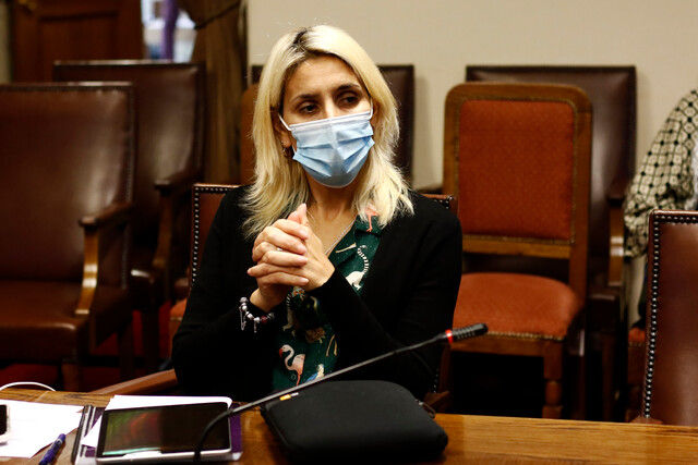 Diputada Erika Olivera renuncia a bancada RN y se acerca al movimiento 