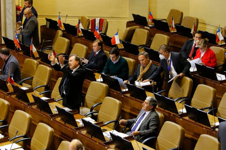 UDI ingresa proyecto para acusar constitucionalmente a embajadores: Oficialismo acusa populismo