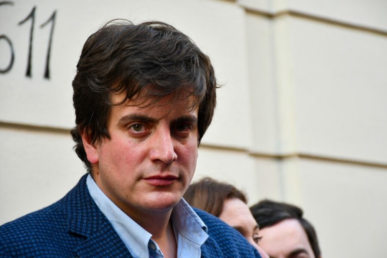 Diputado Schalper enfrenta al Partido Republicano por 