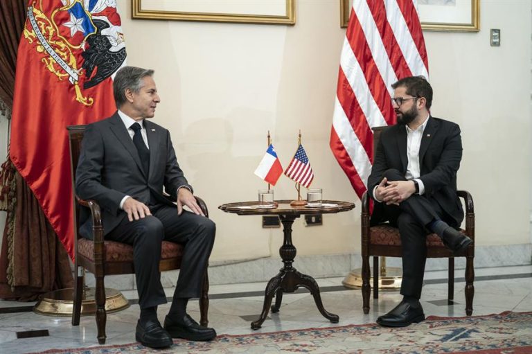 Secretario de Estado de EE.UU. compromete inversiones en Chile tras reunión con Pdte. Boric