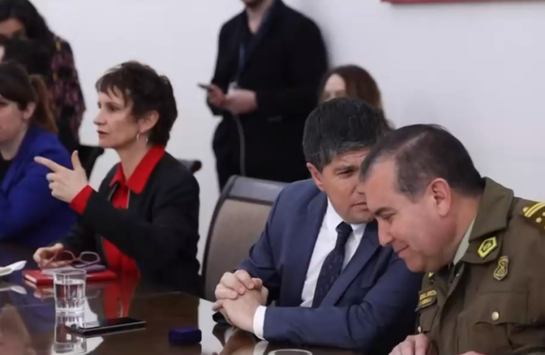Gobierno y autoridades establecen mesa de trabajo para enfrentar hechos de violencia en liceos emblemáticos