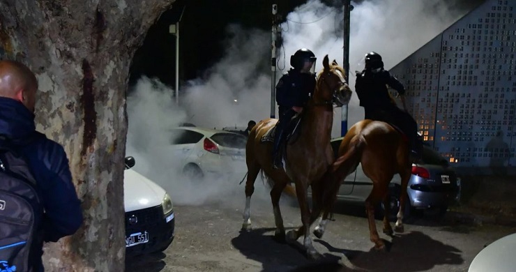 Gimnasia vs Boca Jrs. terminó en tragedia: Un muerto y tres heridos graves tras serios incidentes con la policía