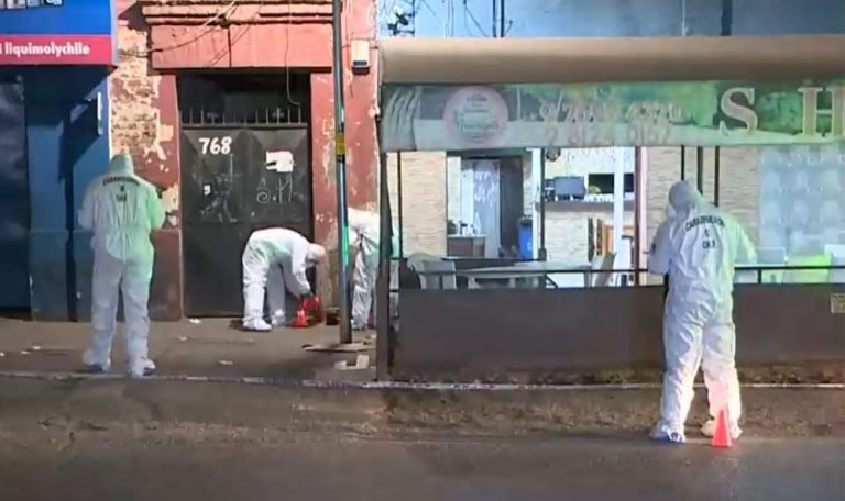 Al menos 12 disparos contra pub: Un repartidor terminó herido en el abdomen en Independencia