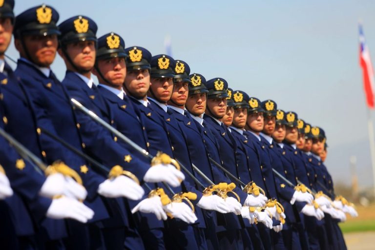 No era porno: Cómo aspirantes de la FACh grabaron a camarada teniendo sexo y difundieron video por Whatsapp