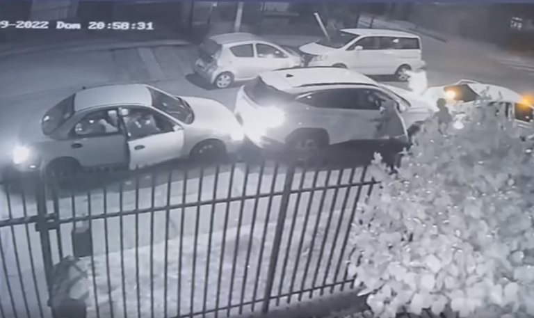 Mujer murió luego de que su auto fuera chocado por delincuentes que huían de una encerrona