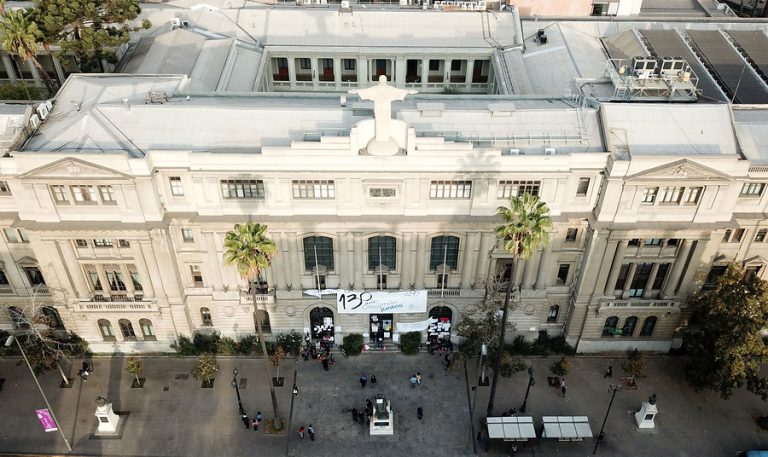 ¿Alguna en el top 10? Conoce el lugar en que quedaron las universidades de Chile en ránking de revista inglesa