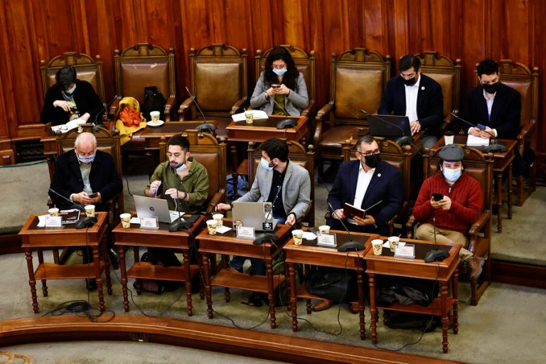 125 miembros, paritario y con escaños reservados: Así es la propuesta oficialista-DC para nuevo proceso constituyente