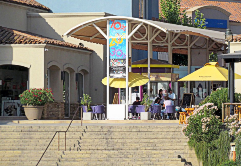 Reportan asalto en centro comercial en Chicureo: Delincuentes intimidaron a clientes con armas de fuego