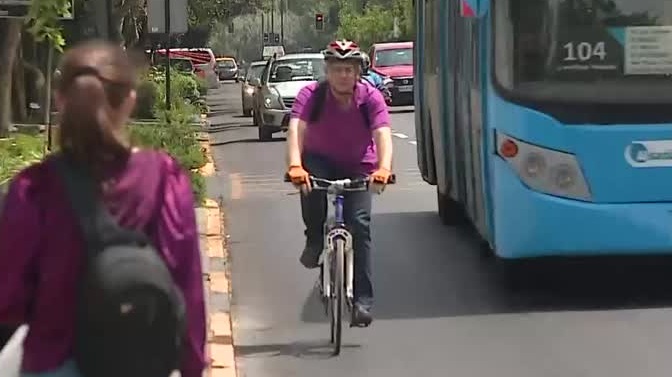 No registraron accidentes en periodo de prueba: Gobierno presentó 30 buses que detectan a ciclistas y peatones