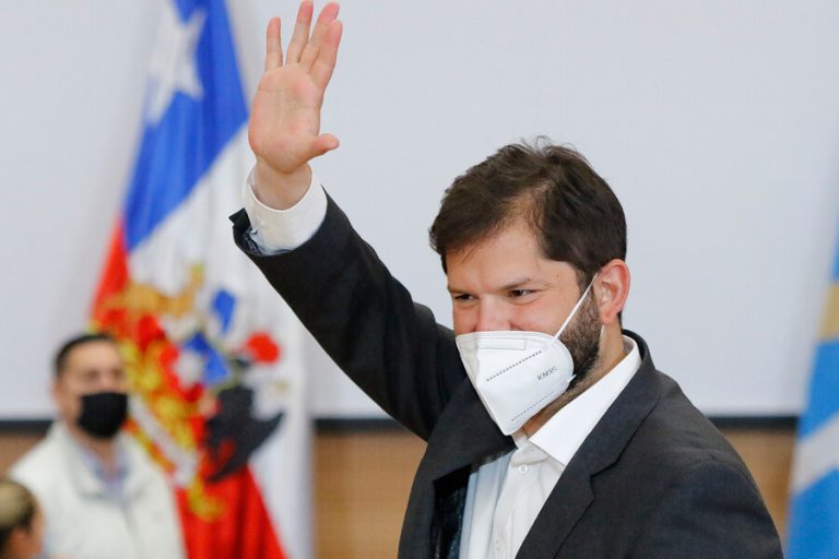 Encuesta Cadem: Aprobación del presidente Gabriel Boric quedó por primera vez bajo el 30%