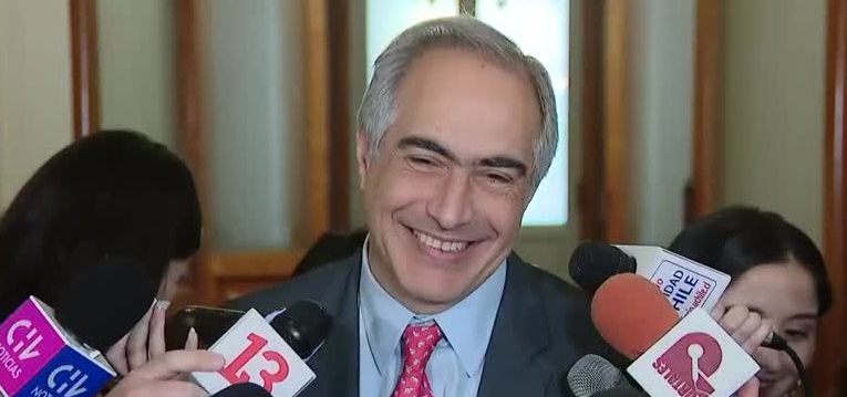 Lejos de llegar a acuerdo: Continúan reuniones por un nuevo proceso constituyente