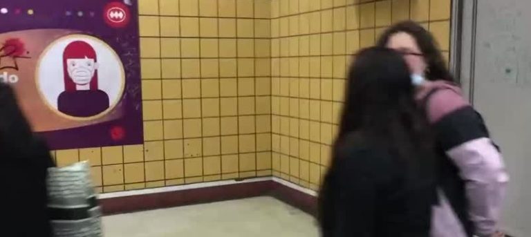 Debate por uso de mascarillas: ¿Debiera ser obligatoria en el transporte público?