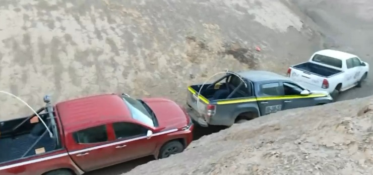 Mafias operan con increíbles estrategias: Así esconden y trasladan los autos robados en la frontera norte