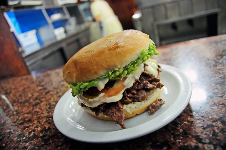 ¡Se viene el día del churrasco! ¿Cómo hacer una buena preparación a un precio económico?