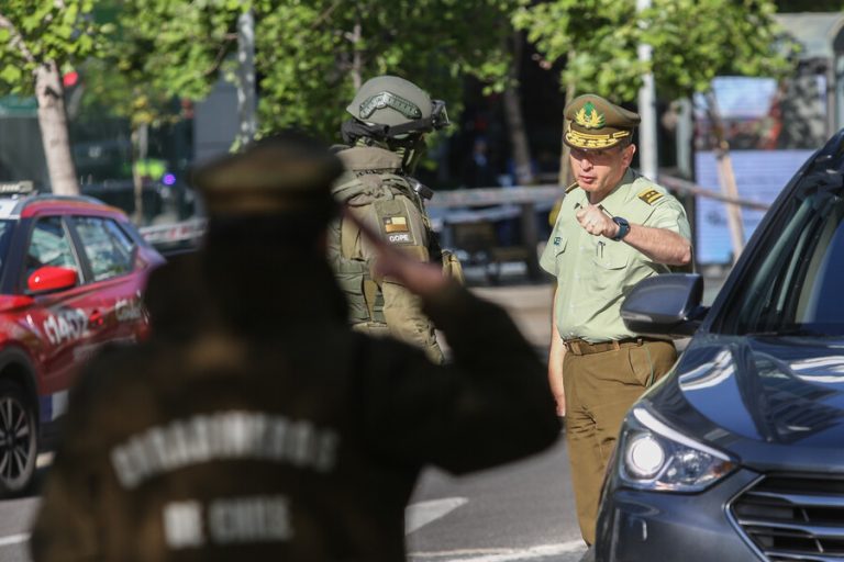 Artefacto explosivo en Las Condes: GOPE realizó procedimiento frente a edificios corporativos