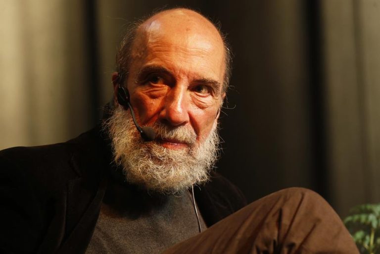 Se impuso a 35 candidatos: Raúl Zurita recibió el prestigioso Premio Federico García Lorca en España