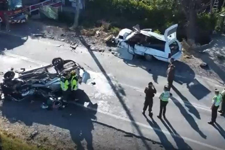 Auto chocó contra carroza fúnebre camino a Curicó: Colisión dejó dos fallecidos