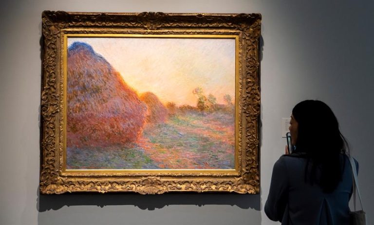 ¿Se volverá una tendencia? Activistas climáticos lanzan puré de papa a obra de Claude Monet en Alemania