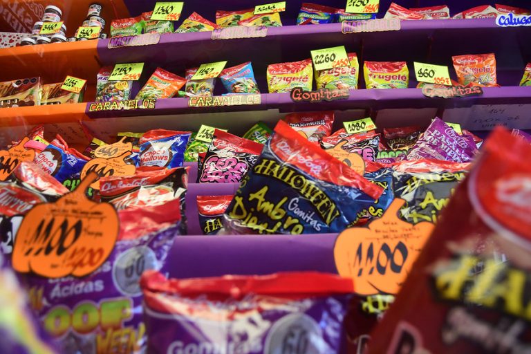 Cuidado con los excesos en Halloween: ¿Cuál es la dosis recomendable de dulces para evitar las caries?