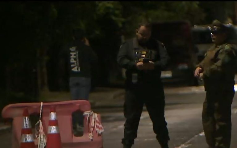 Familia sufrió violento robo en Vitacura: Delincuentes armados ingresaron a su casa