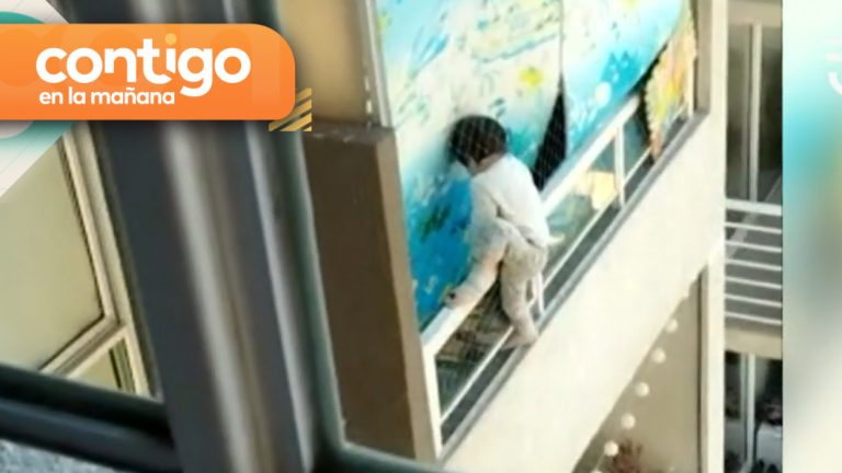 ¡Impactante! Registran a niño jugando en el balcón del piso 21 de un edificio