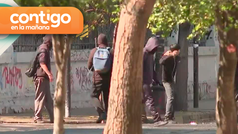 Estudiantes del Liceo de Aplicación y del INBA se enfrentan con carabineros en Santiago