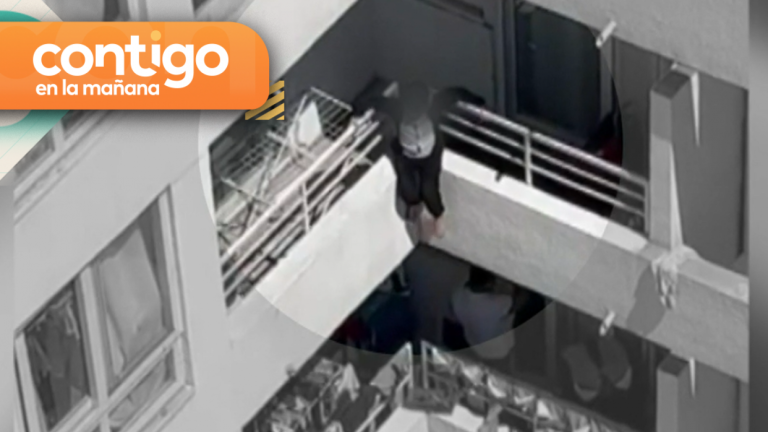 Registran a niño colgando peligrosamente desde un balcón en Quinta Normal