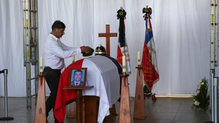 ¿Qué dice la ley sobre agredir a Carabineros y qué arriesga la persona que asesinó al Sargento Retamal?