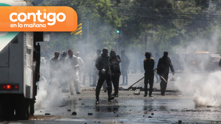 Nuevos desmanes: Overoles blancos protagonizan incidentes fuera del Liceo Barros Borgoño