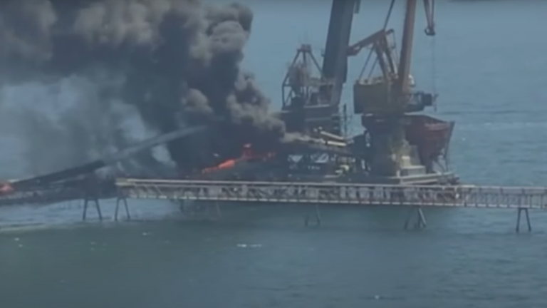 Emergencia por gran incendio en terminal portuario en Mejillones