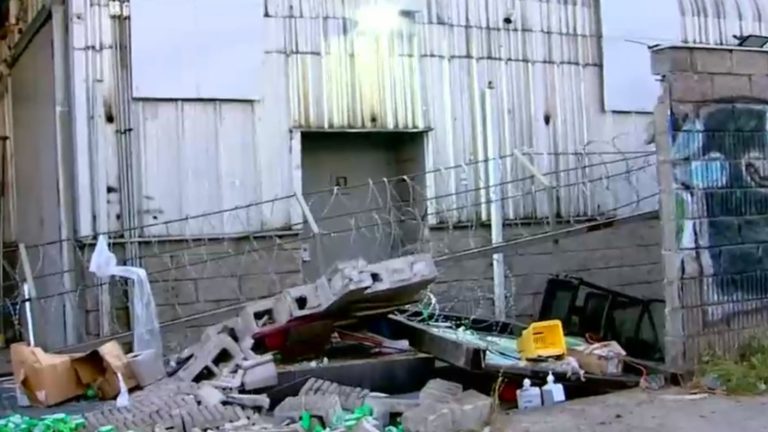 Así quedó el supermercado tras noche de saqueos en Puente Alto: 
