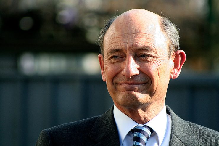 Otorgan libertad bajo fianza a ex comandante Juan Emilio Cheyre, acusado de malversar casi $130 millones