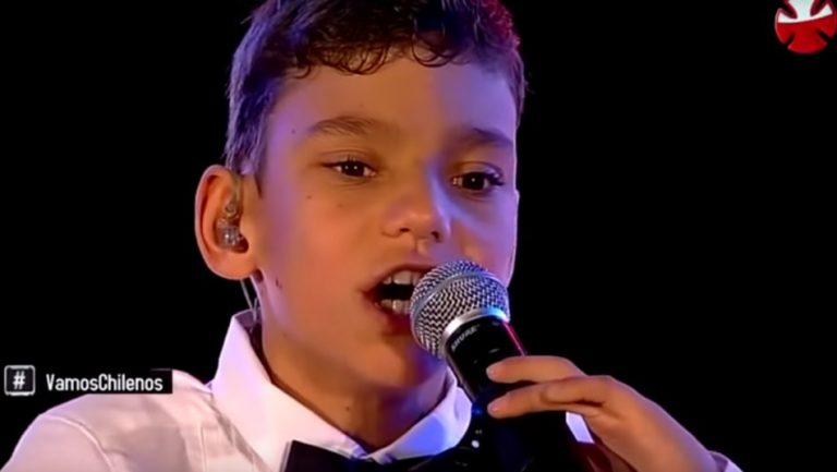 ¿Lo recuerdas? Así está Adrián Vega, el niño que emocionó en la Teletón y hoy tiene una nominación en los Grammy
