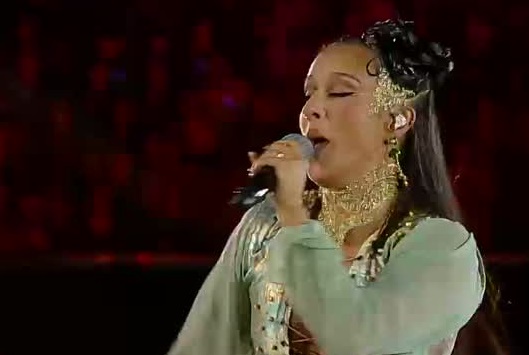 Junto a otras artistas y cuidadoras de personas con discapacidad: La presentación de Denise Rosenthal en Teletón