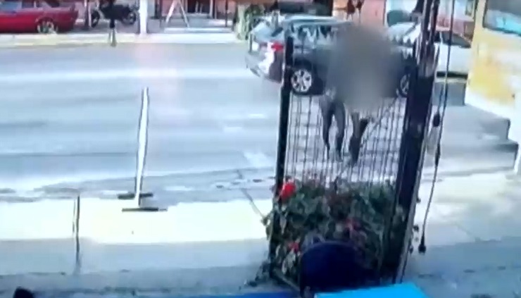 Violenta encerrona en Pudahuel: Al menos 6 delincuentes amenazaron a adulta mayor y su hija con armas cortas