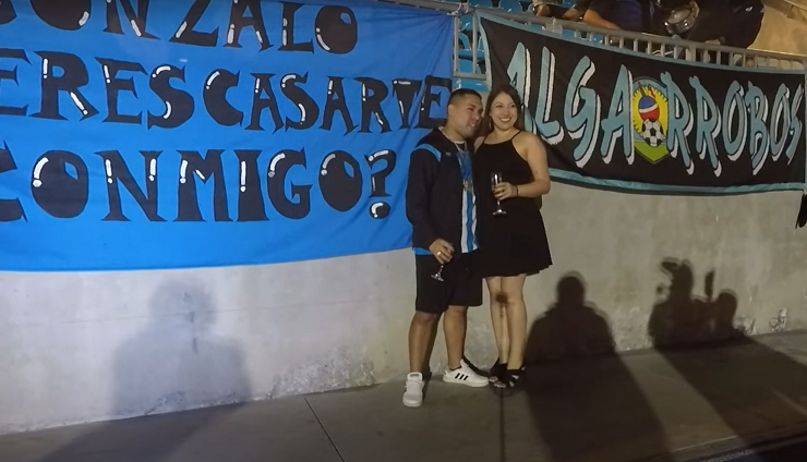 Amor celeste: Joven iquiqueña le pidió matrimonio a su pololo en el Estadio Tierra de Campeones