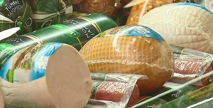 El kilo sale más caro que un asado: ¿Por qué el jamón de pavo ha subido tanto de precio?