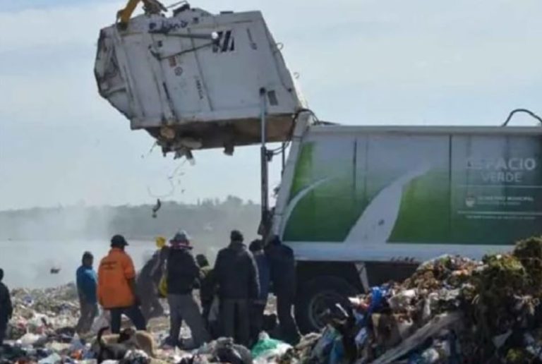 Niño de 8 años murió tras ser atropellado mientras buscaba comida en un basural en Argentina
