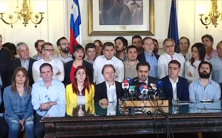 Con un texto rechazado y políticos sin pacto: Se cumplen 3 años del acuerdo por la paz y una nueva Constitución