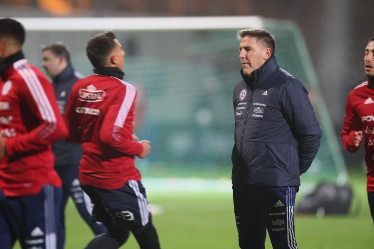 Berizzo lamentó nueva caída de La Roja, pero aseguró que 