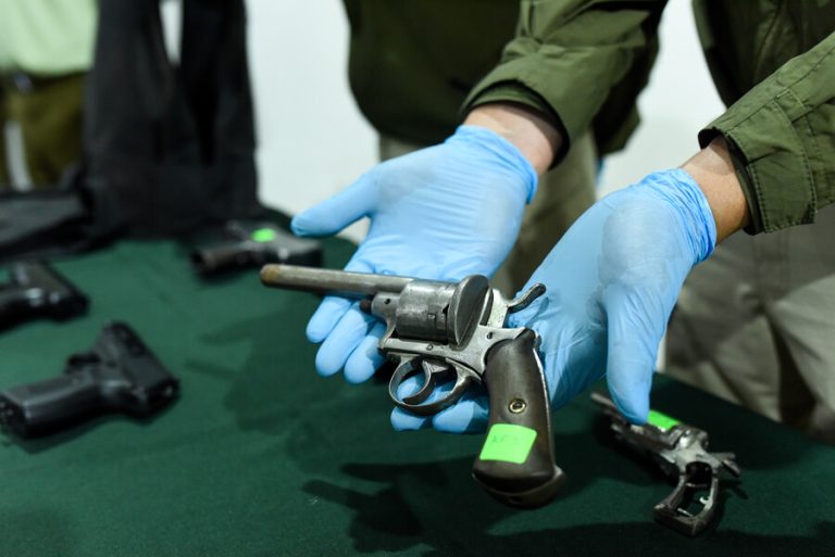 Incautación de armas de fuego: Casi 6.500 fueron sacadas de circulación, de las cuales 700 son hechizas