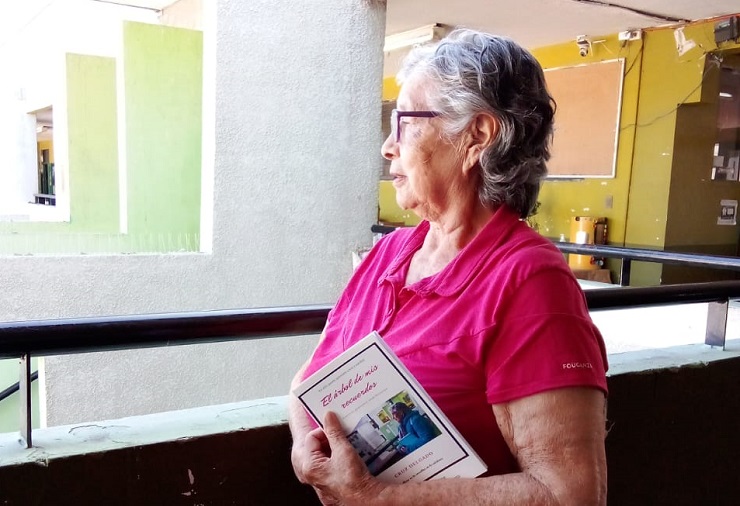 Aprendió a escribir con 80 años y ahora presentará su libro: La increíble historia de adulta mayor de Cerro Navia