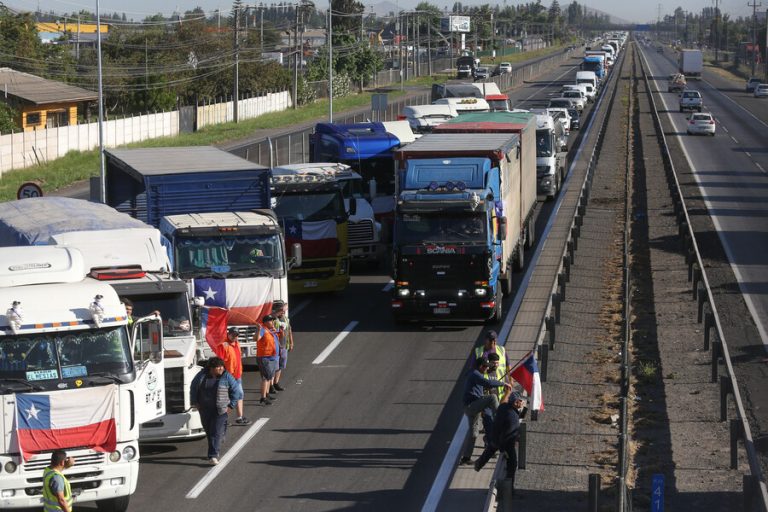 Paro Nacional de camioneros: Estas son las rutas que mantienen tránsito cortado y parcial