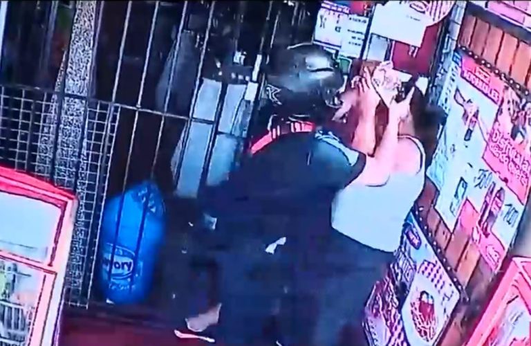 Mujer fue brutalmente agredida por motochorro que le robó su celular: 