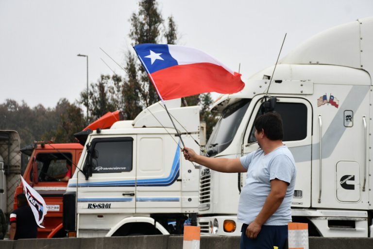 Gremio de Supermercados de Chile alerta impacto de paro de camioneros en abastecimiento de alimentos perecibles