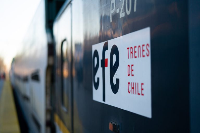 Adolescente que se trasladaba en bicicleta murió atropellado por un tren de EFE en San Nicolás